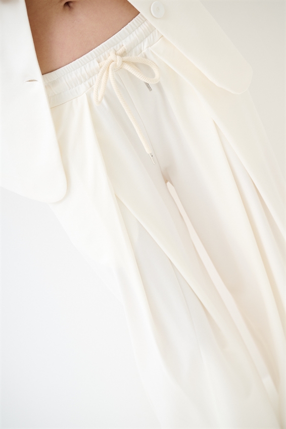 PANTALONE CON PINCES PANNA