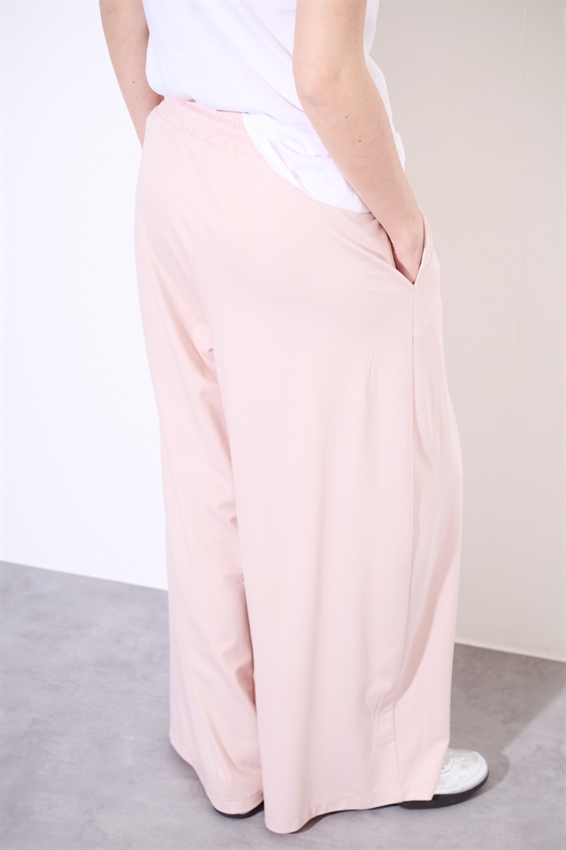 PANTALONE CON PINCES ROSA