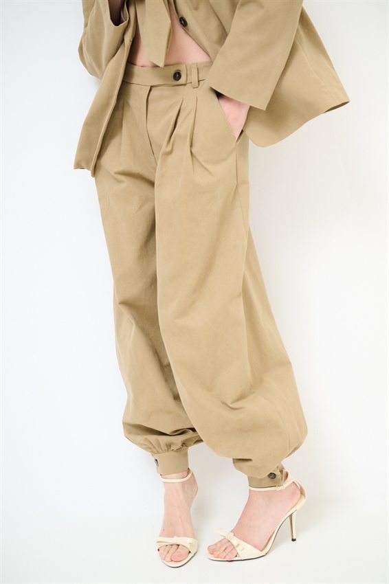 PANTALONE IN COTONE CON RIPRESA SUL FONDO