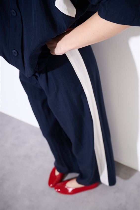 PANTALONE CON BANDA A CONTRASTO