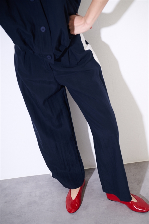 PANTALONE CON BANDA A CONTRASTO BLU/BURRO