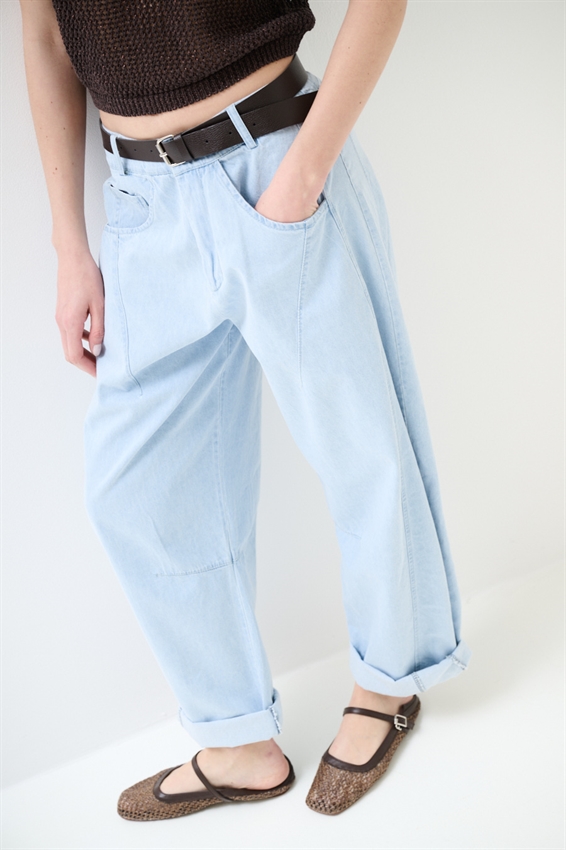 PANTA BALLOON CON PINCES E CINTURA