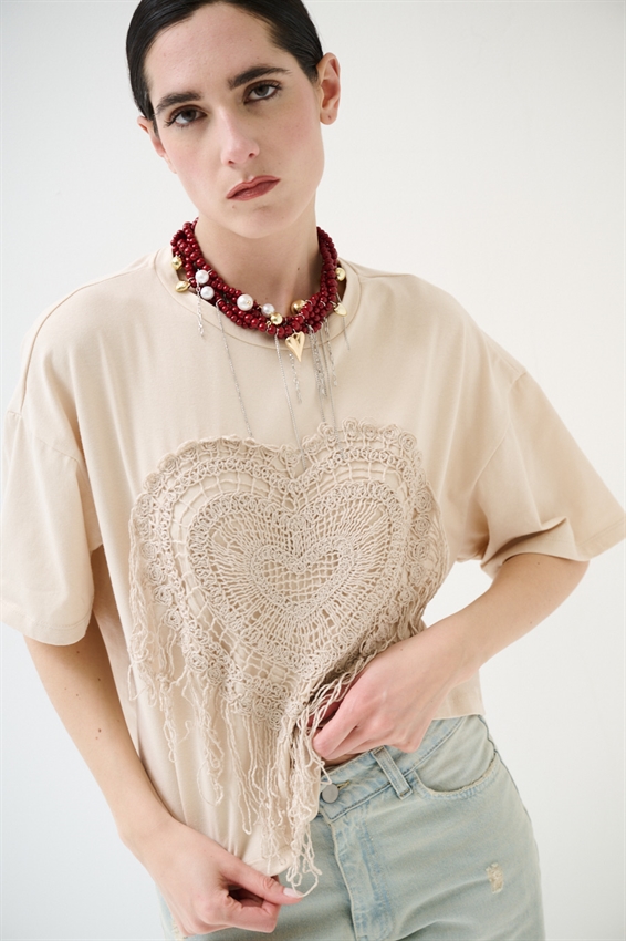 T-SHIRT OVER CON APPLICAZIONE MACRAME