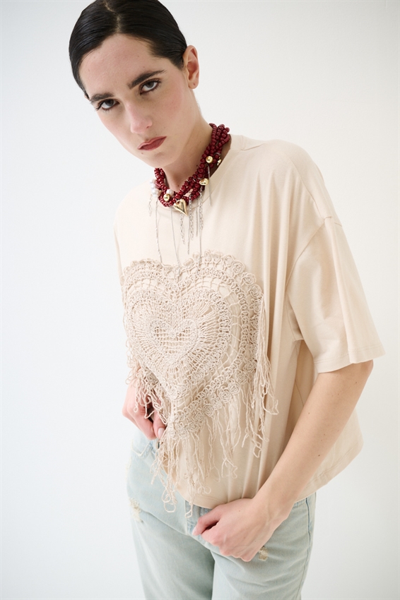 T-SHIRT OVER CON APPLICAZIONE MACRAME