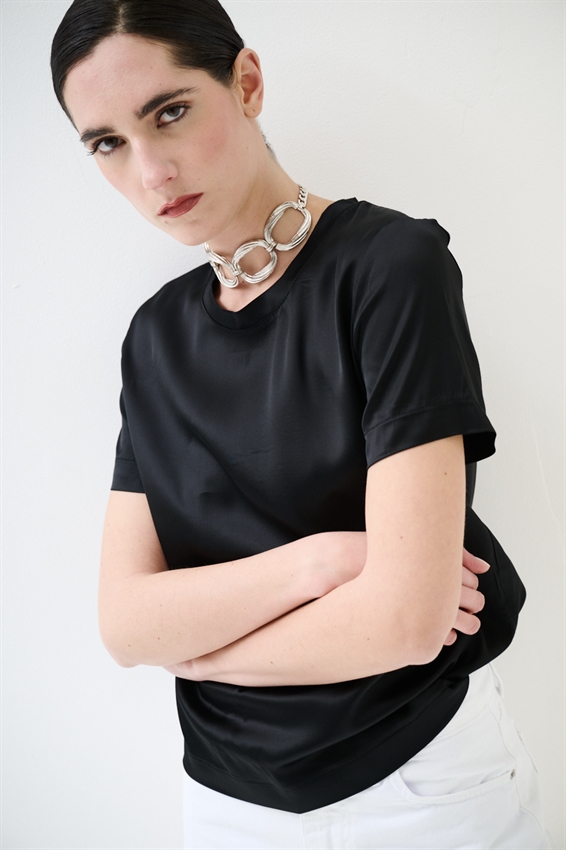 T-SHIRT IN RASO VISCOSA PARICOLLO NERO