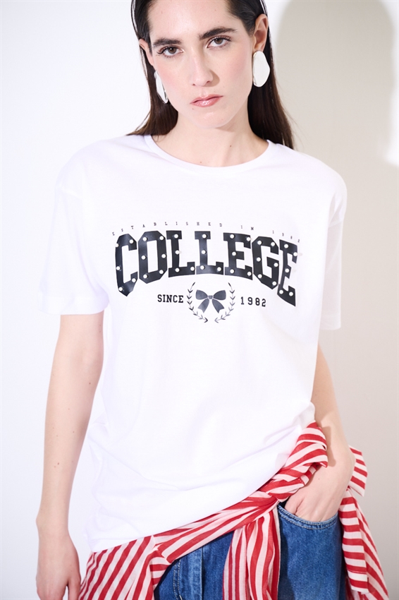 T-SHIRT OVER CON STAMPA COLLEGE + BORCHIE