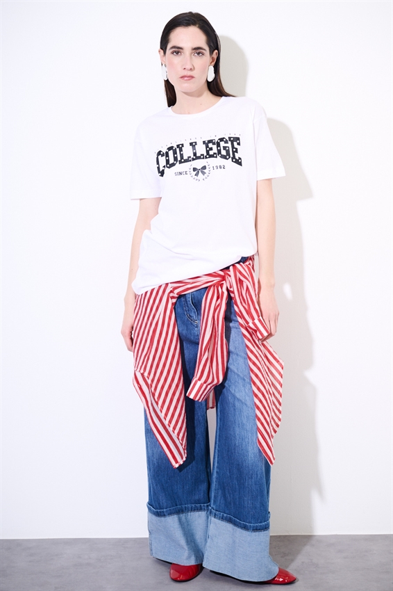 T-SHIRT OVER CON STAMPA COLLEGE + BORCHIE