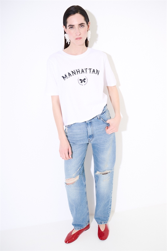 T-SHIRT CROP CON STAMPA MANHATTAN + PERLE