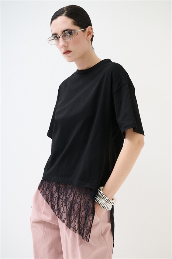 T-SHIRT COTONE CON PIZZO ASIMMETRICO