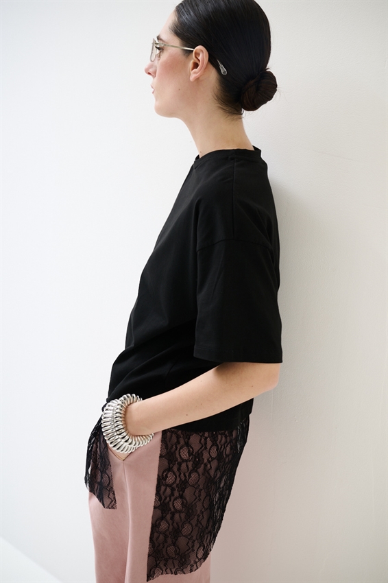 T-SHIRT COTONE CON PIZZO ASIMMETRICO