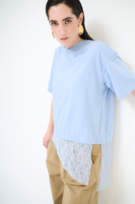 T-SHIRT COTONE CON PIZZO ASIMMETRICO