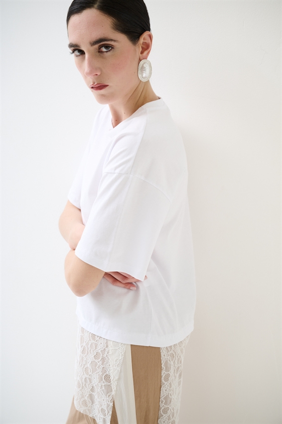 T-SHIRT COTONE CON PIZZO ASIMMETRICO BIANCO