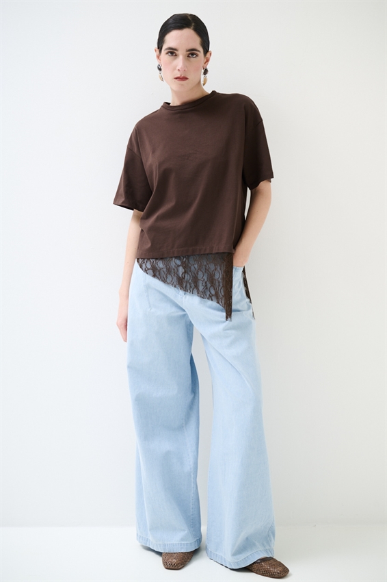 T-SHIRT COTONE CON PIZZO ASIMMETRICO MORO