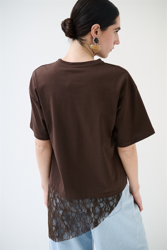 T-SHIRT COTONE CON PIZZO ASIMMETRICO MORO