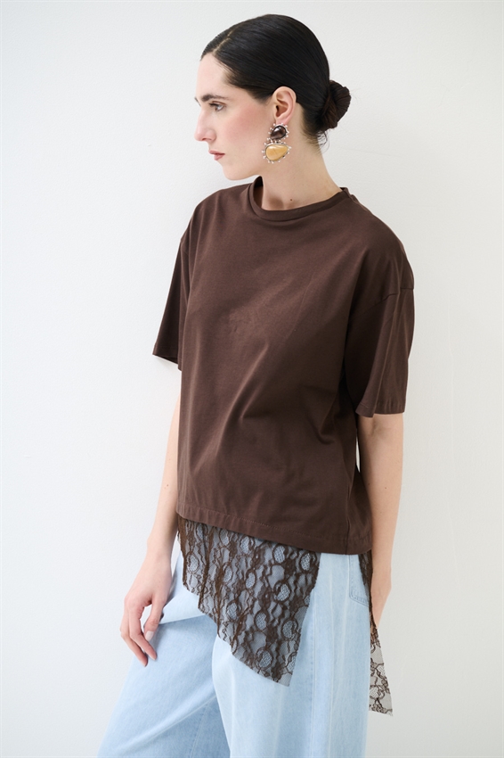T-SHIRT COTONE CON PIZZO ASIMMETRICO MORO