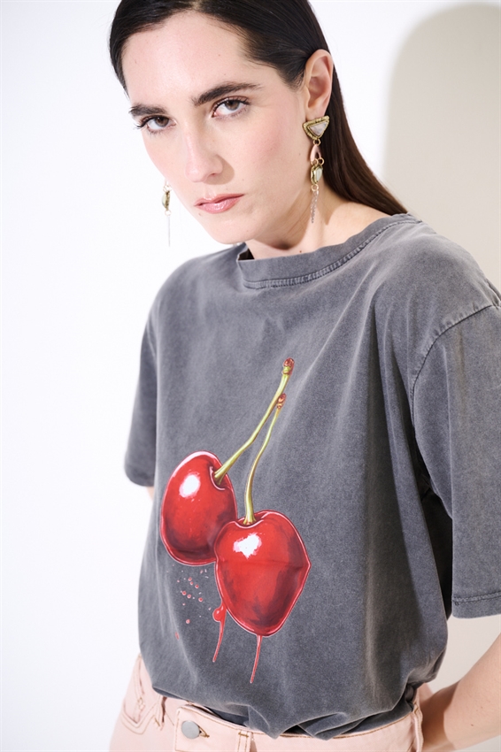 T-SHIRT EFFETTO MARMORIZZATO STAMPA CILIEGIA