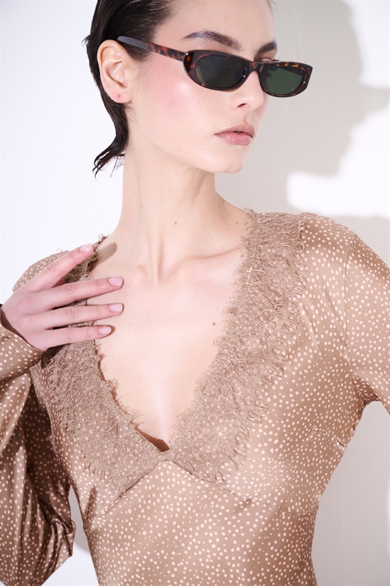 ABITO LUNGO SCOLLO V IN RASO STAMPATO + PIZZO