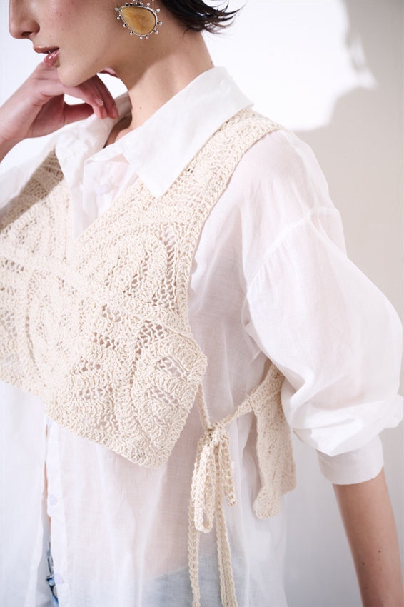 CAMICIA OVER IN MUSSOLA CON TOP MACRAME BURRO