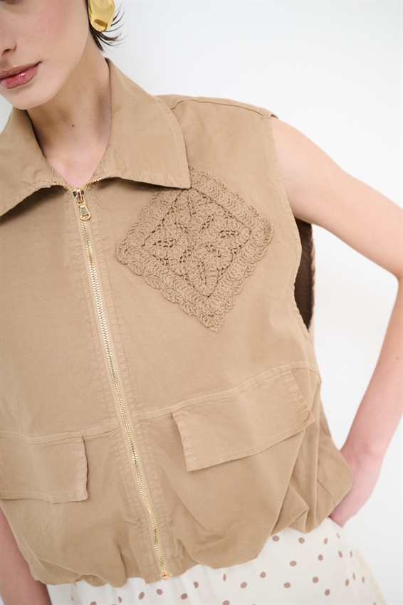 GIUBBOTTO OVERSIZE CON PATCH CAMMELLO