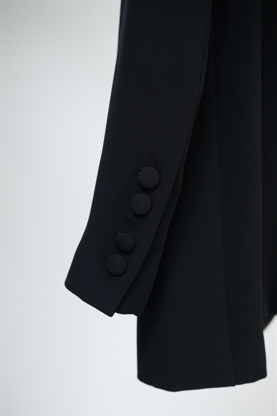 BLAZER MONOPETTO CON REVERS CLASSICI E UN BOTTONE NERO