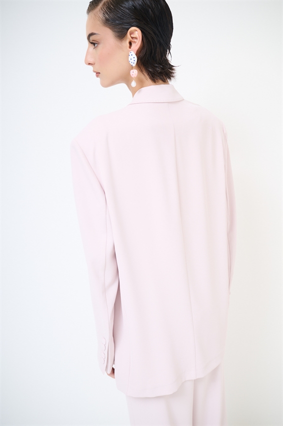 BLAZER MONOPETTO CON REVERS CLASSICI E UN BOTTONE ROSA