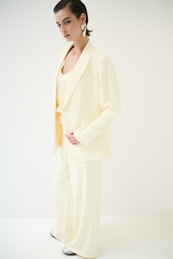 BLAZER MONOPETTO CON REVERS CLASSICI E UN BOTTONE GIALLO