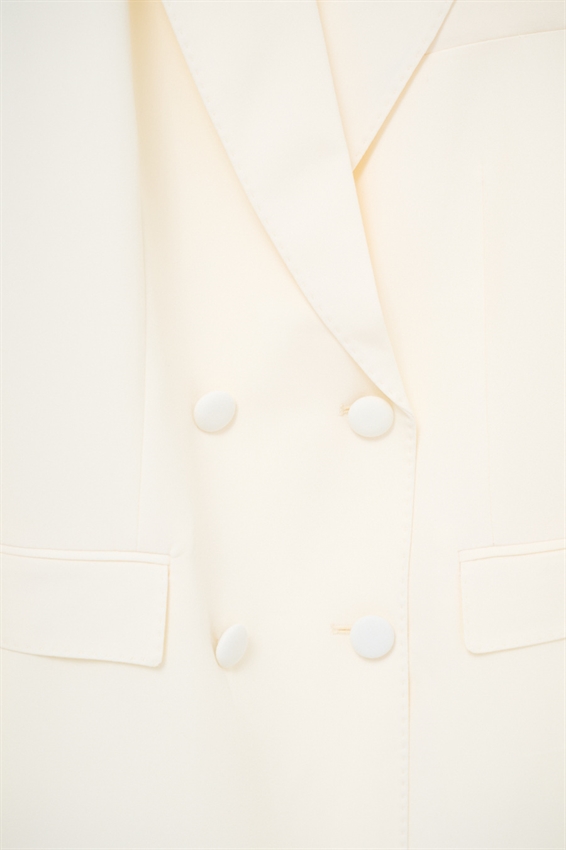 BLAZER DOPPIOPETTO CON REVERS LARGHI E 4 BOTTONI BURRO