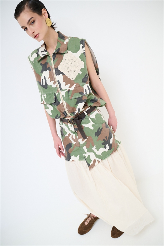 GONNA MIDI MIMETICA CON FONDO MUSSOLA E PATCH VERDE MILITARE