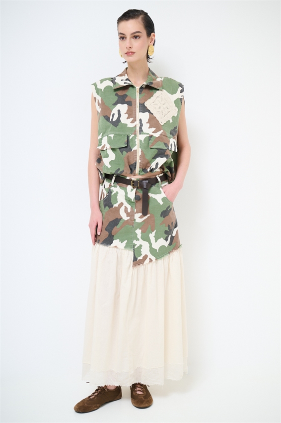 GONNA MIDI MIMETICA CON FONDO MUSSOLA E PATCH VERDE MILITARE