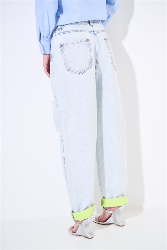 JEANS MARMORIZZATO CON STRAPPI E INTERNO FLUO GIALLO