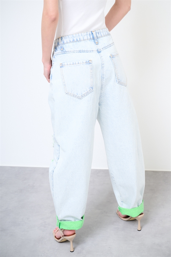 JEANS MARMORIZZATO CON STRAPPI E INTERNO FLUO VERDE