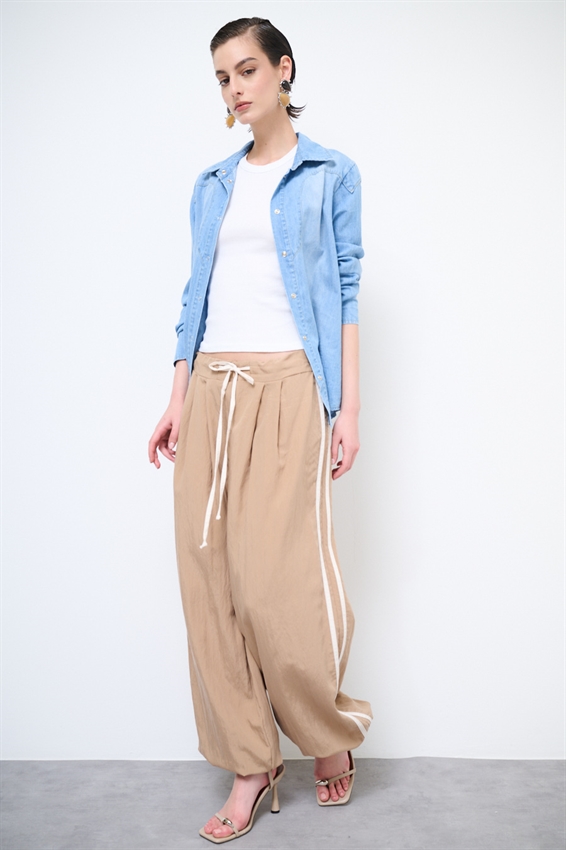 PANTALONE DRITTO CON BANDA A CONTRASTO