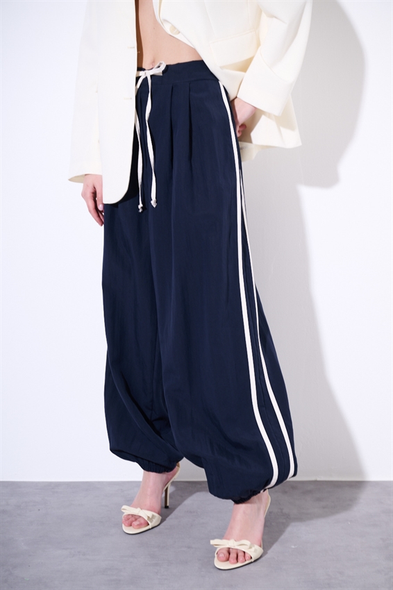 PANTALONE DRITTO CON BANDA A CONTRASTO