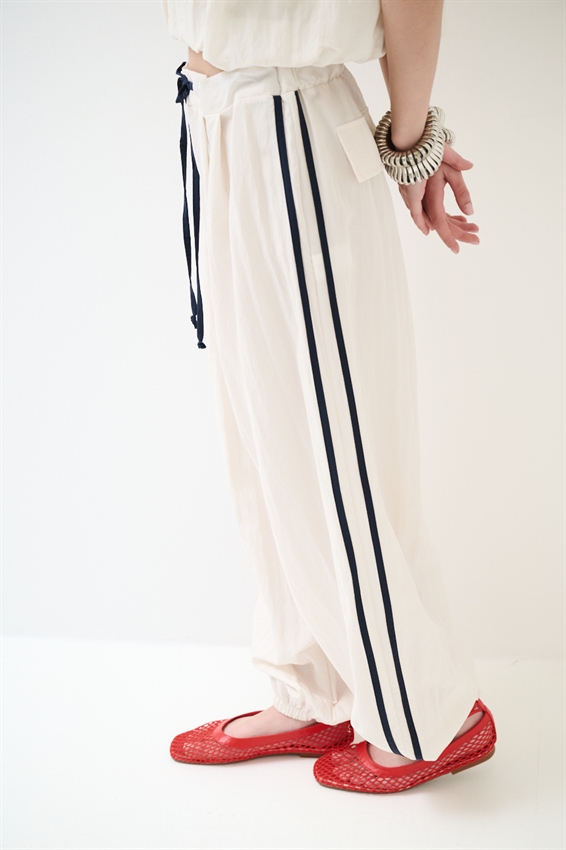 PANTALONE DRITTO CON BANDA A CONTRASTO