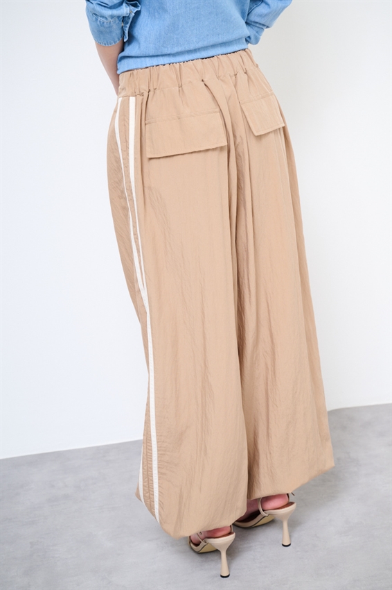 PANTALONE DRITTO CON BANDA A CONTRASTO CAMMELLO/BURRO