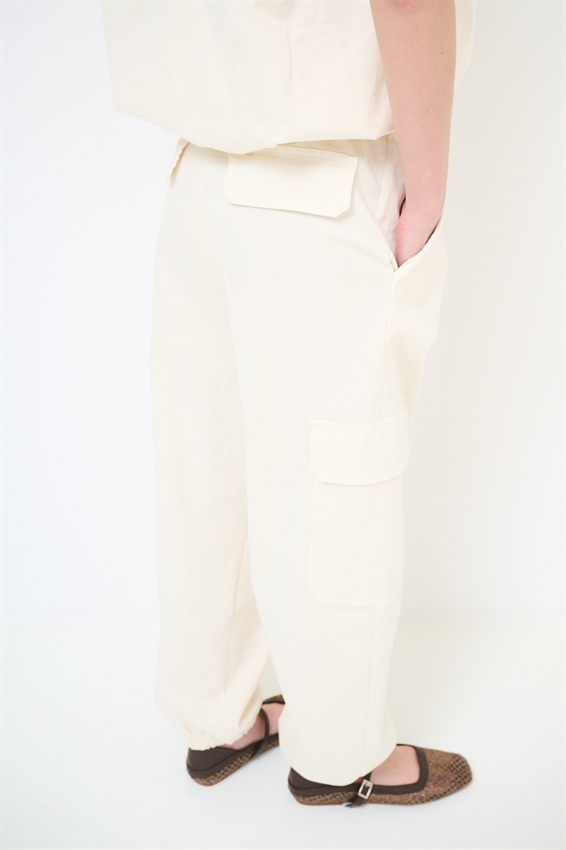 PANTALONE CARGO CON ELASTICO BURRO