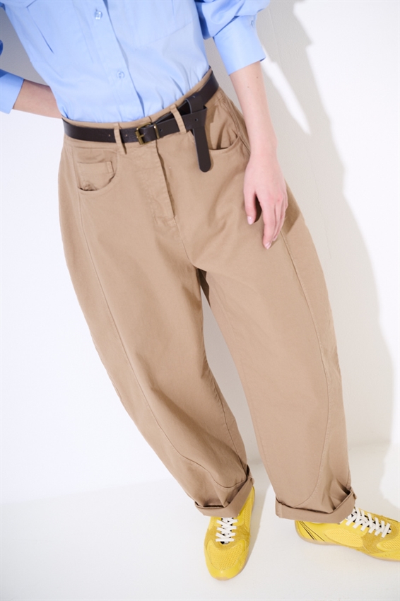 PANTALONE BARREL CON CINTURA