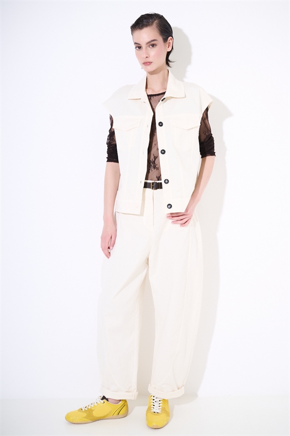 PANTALONE BARREL CON CINTURA BURRO