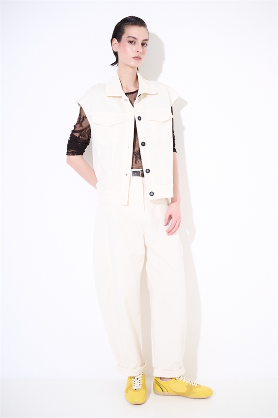 PANTALONE BARREL CON CINTURA BURRO