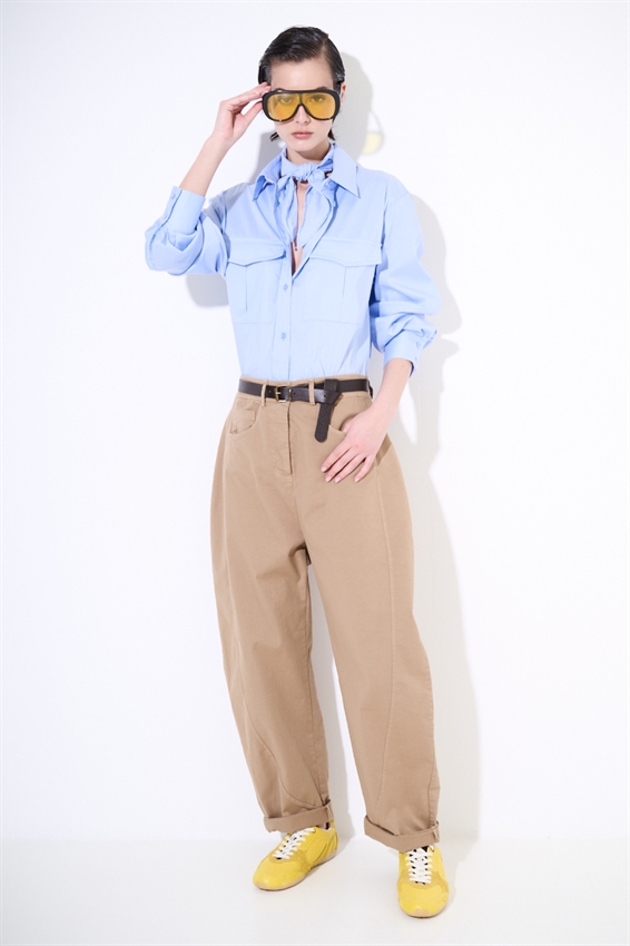 PANTALONE BARREL CON CINTURA CAMMELLO