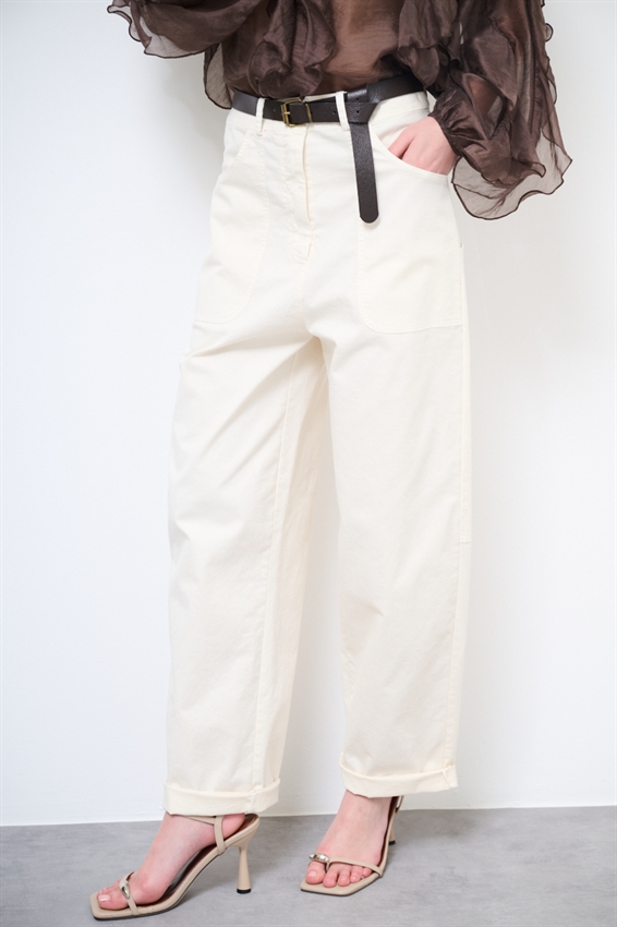 PANTALONE REGOLARE CON TASCONI E CINTURA