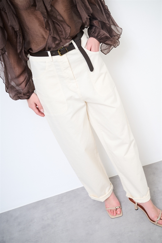 PANTALONE REGOLARE CON TASCONI E CINTURA