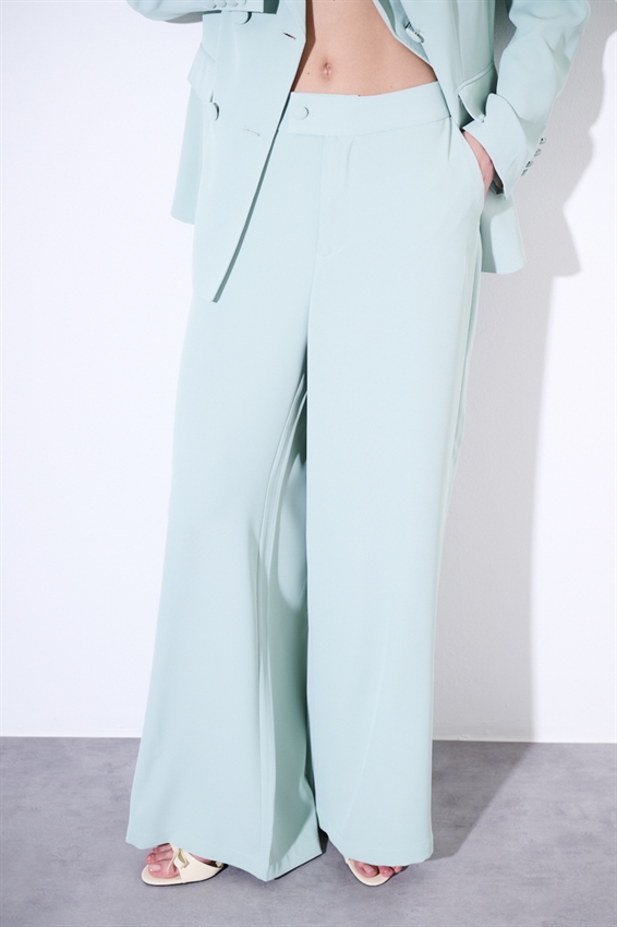 PANTALONE A GAMBA LARGA CON VITA CLASSICA