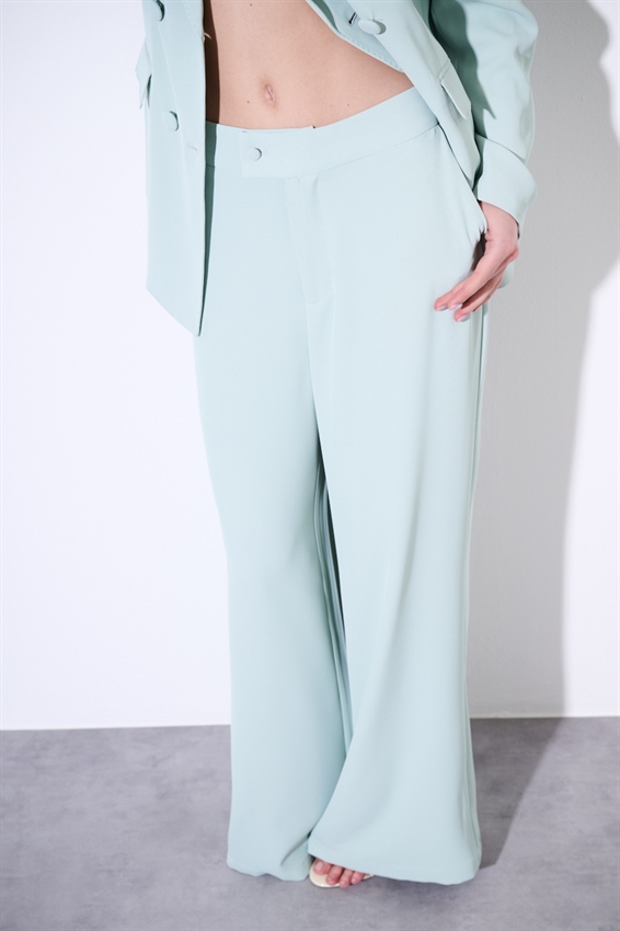 PANTALONE A GAMBA LARGA CON VITA CLASSICA