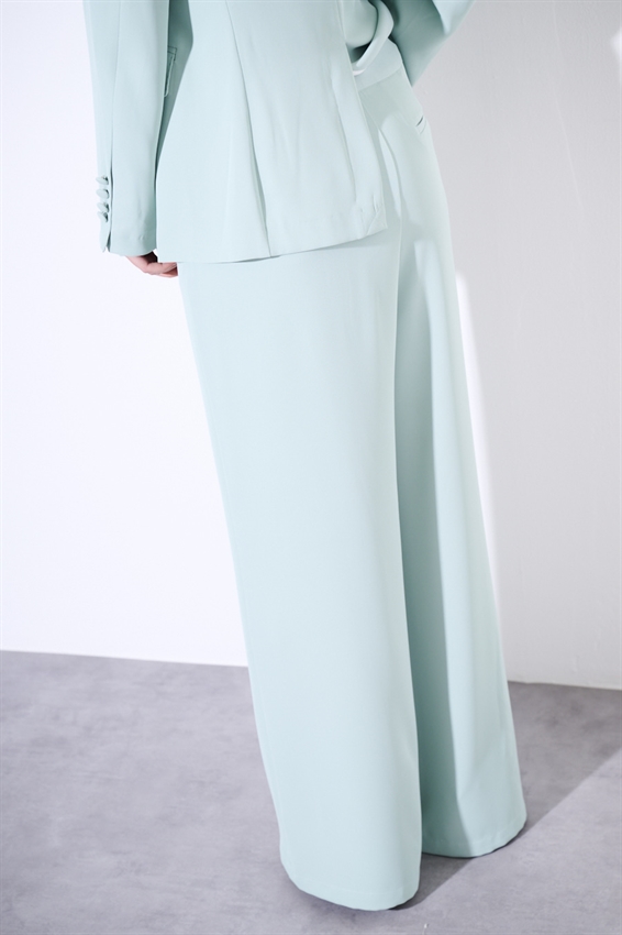 PANTALONE A GAMBA LARGA CON VITA CLASSICA ACQUA