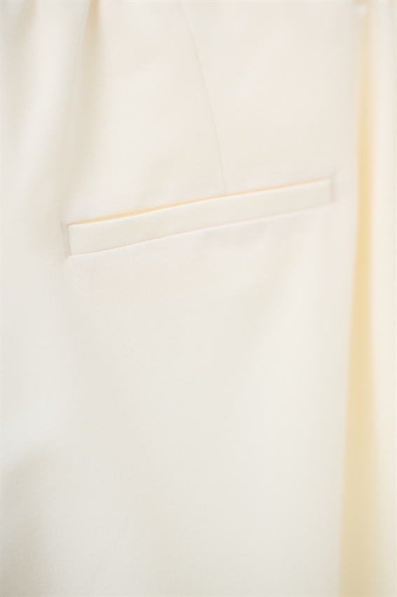 PANTALONE A GAMBA LARGA CON VITA ELASTICIZZATA SUL RETRO