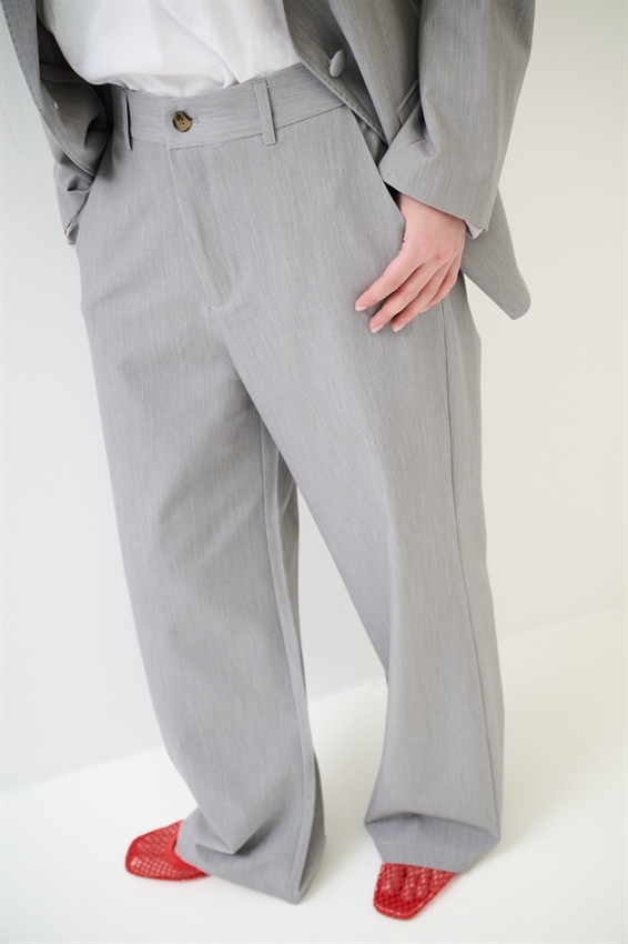 PANTALONE A GAMBA LARGA CON VITA ELASTICIZZATA SUL RETRO