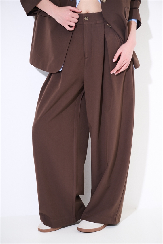 PANTALONE A GAMBA LARGA BOTTONI E TASCHE OBLIQUE MORO