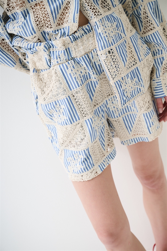 SHORTS A RIGHE + RICAMO CELESTE