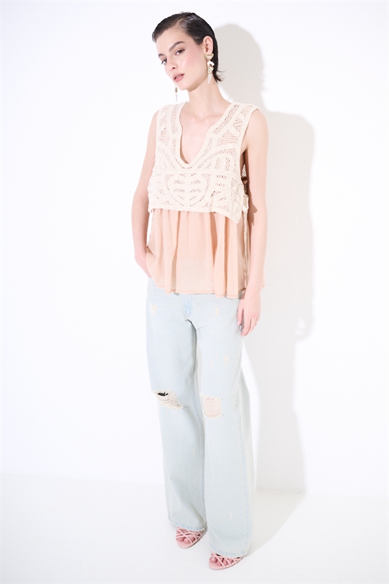 CANOTTA IN MUSSOLA CON TOP MACRAME